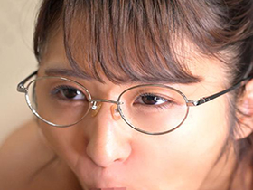 不感症の悩みを会社の先輩に打ち明けたらまさかの乳首開発で覚醒…今日も業務中に早漏デカ乳首でヨガりイキまくってます 松下りこ　サンプル画像07